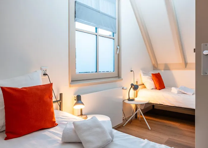 - Cafe De Harmonie 3*